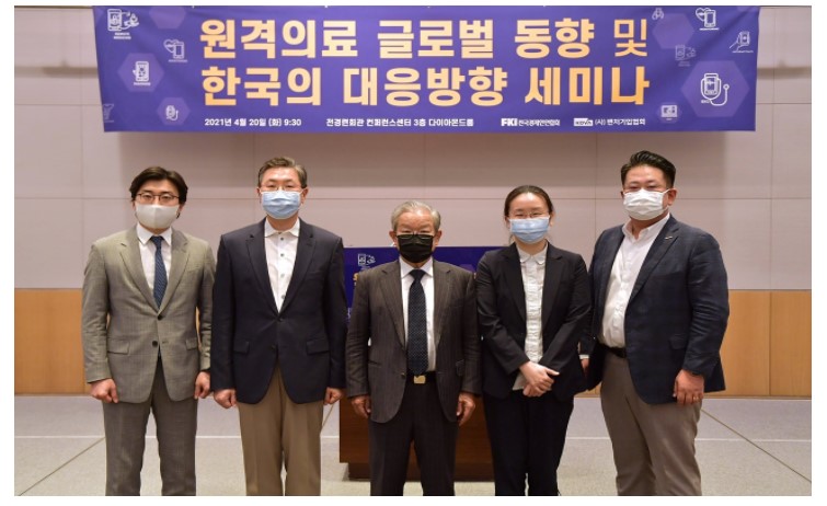 왼쪽부터 메가존클라우드 이주완 대표(벤처기업협회 부회장), 분당서울대학교병원 공공의료사업단 백남종 단장, 전국경제인연합회 권태신 부회장, 인하대병원 국제진료센터 김아름 센터장, 라이프시맨틱스 송승재 대표