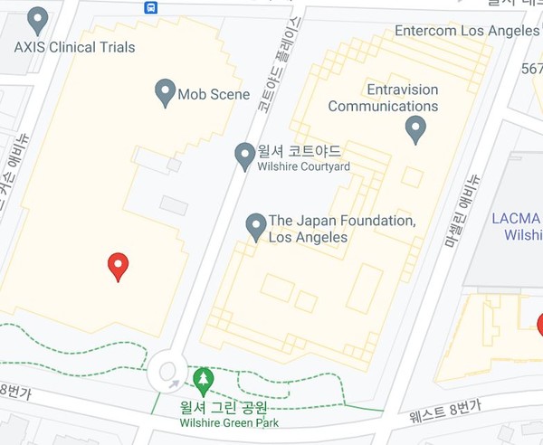 네이버 웹툰은 지난해 12월 한국에 있던 본사를 미국 로스앤젤레스 다운타운의 고급 업무단지인 '윌셔 코트야드(붉은색 표시)'로 이전한 것으로 알려졌다. 당시 업계에선 북미 시장 진출을 위한 포석으로 해석했다. 맞은편에 글로벌 미디어 기업인 엔트라비전의 사무실이 있으며, 해당 사무실 인근에 CJ아메리카의 사무실이 위치해 있다. 사진=구글 지도 캡처