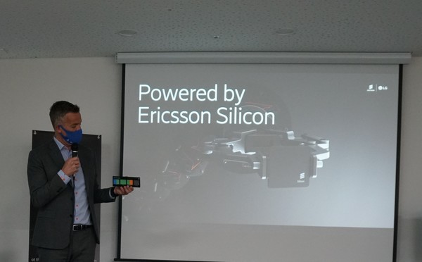 호칸 셀벨 에릭슨엘지 CEO가 ‘에릭슨 실리콘’에 대해 설명하고 있다