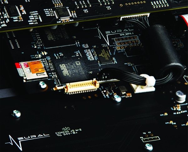 ▲ 쿼드 SHARC+ 멀티칩 및 멀티코어 아키텍처