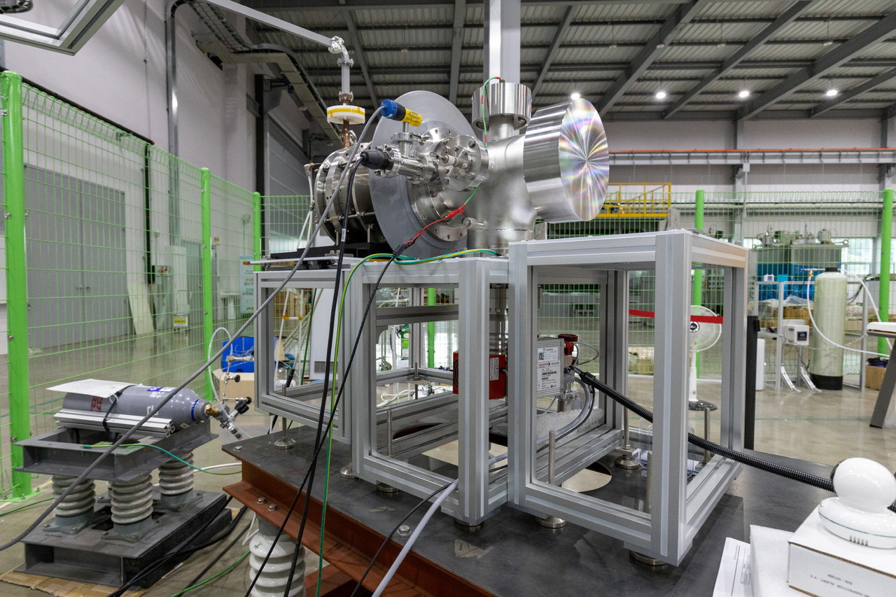 14GHz 중이온가속기 이온원 시스템