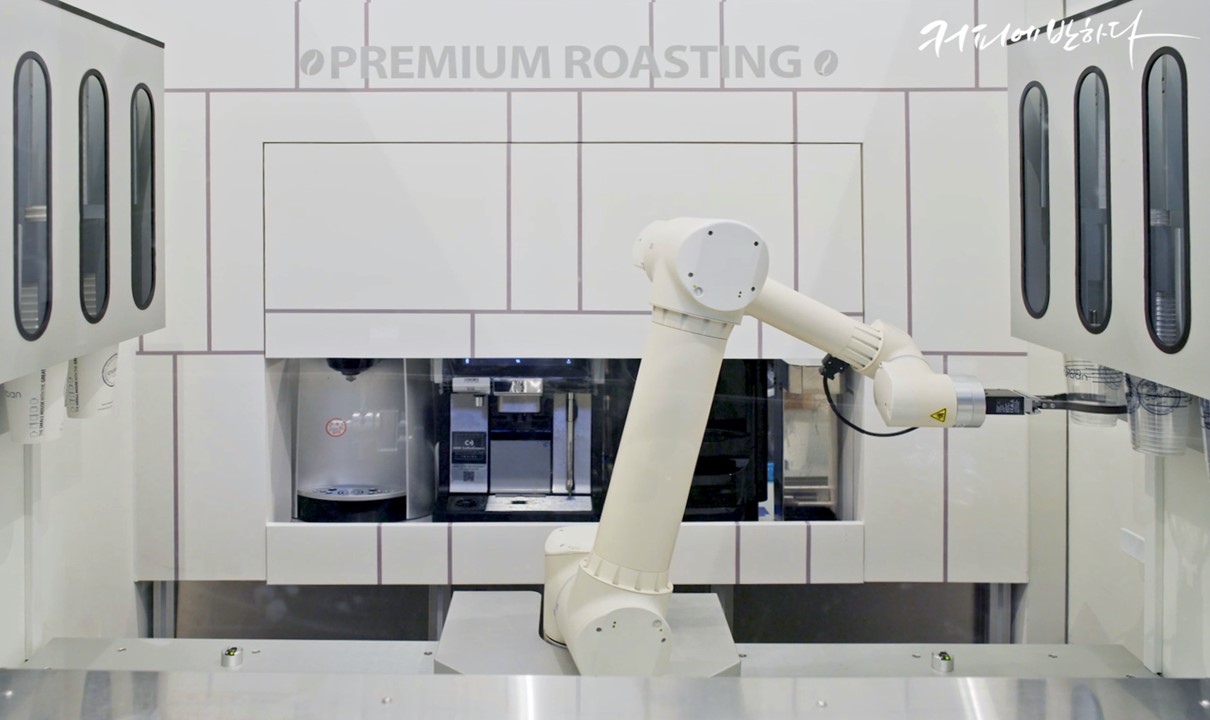 에피소드 마르코에 도입된 제우스 6축 다관절 로봇