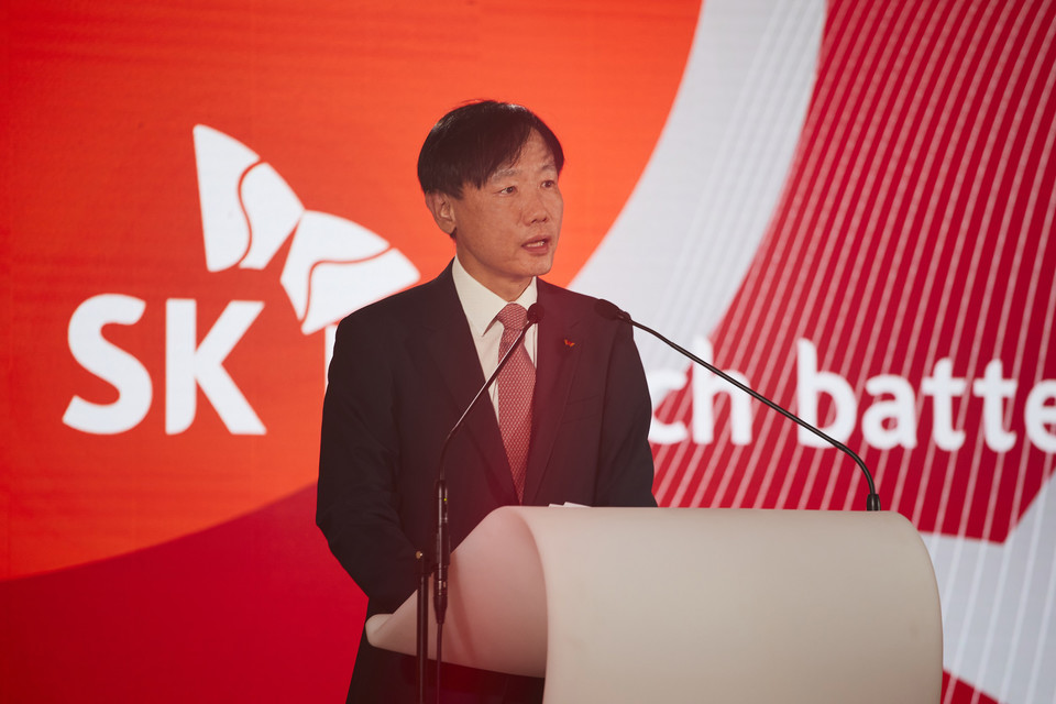 ▲ 폴란드 제1공장 준공식에 참석한 노재석 SKIET 사장