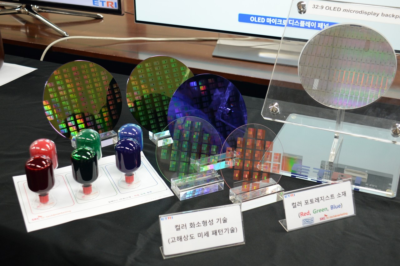 개발된 컬러 포토레지스트 소재와 이를 기반으로 만든 OLED 디스플레이용 기판