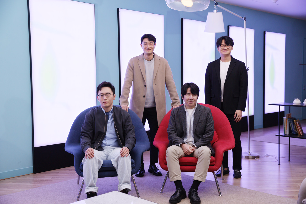 윤태현 학생과 임성빈 교수 연구실 학생들