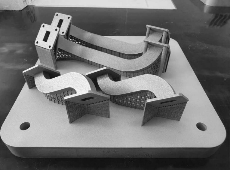 도파관 제작 방식을 고안해 실제 제작한 검증 출력물