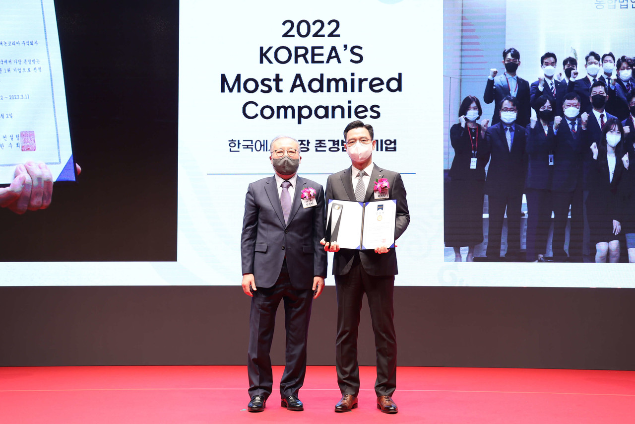 왼쪽부터 한정화 경영혁신위원회 위원장, 최세환 캐논코리아 대표이사