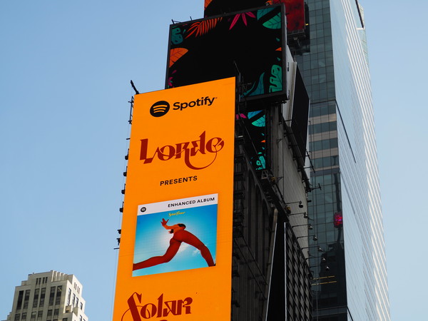 미국 뉴욕 타임스퀘어 외벽에 스포티파이 광고가 게시돼 있다. 