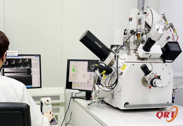 FIB 구리배선 회로 수정 장비 (사진 출처 : 큐알티)