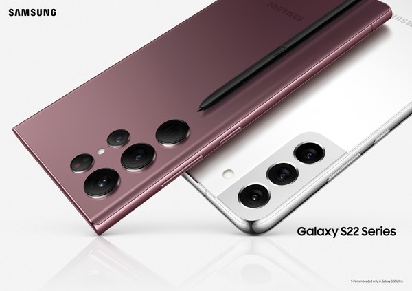 GOS 이슈로 논란에 휩싸인 삼성전자의 최신 플래그십 스마트폰 갤럭시 S22.