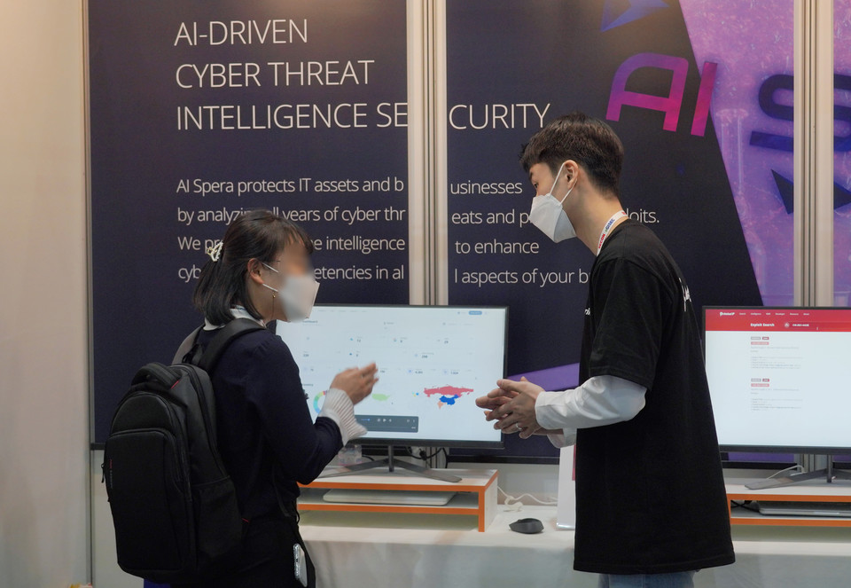 에이아이스페라 Criminal IP 사전등록을 신청중인 참관객 (사진 출처 : 테크월드뉴스 정은상 기자)