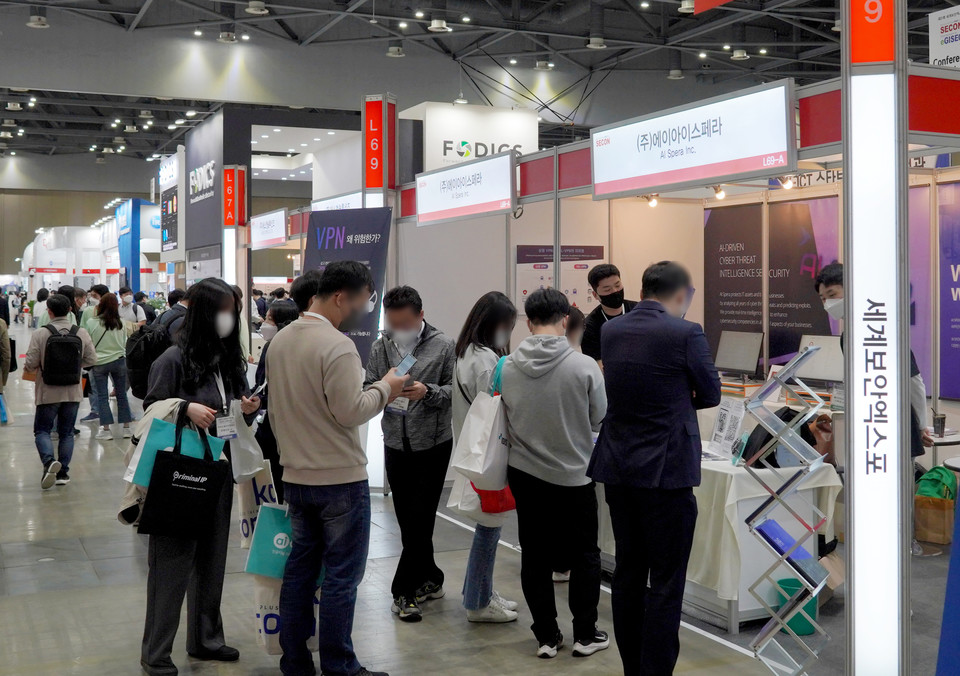 에이아이스페라는 전시회 기간 3일 동안 끊임없는 관람객의 방문으로 부스가 비어있는 경우가 없었다. (사진 출처 : 테크월드뉴스 정은상 기자)