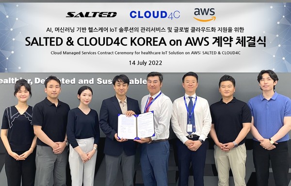 (좌측부터) Cloud4C 남솔아 부장, AWS 박성배 매니저, AWS 박연수 매니저, 솔티드 조형진 대표이사, Cloud4C 서피터 한국지사장, Cloud4C 차준호 이사, 솔티드 신계영 이사, 솔티드 이성주 과장 / 사진=클라우드포씨