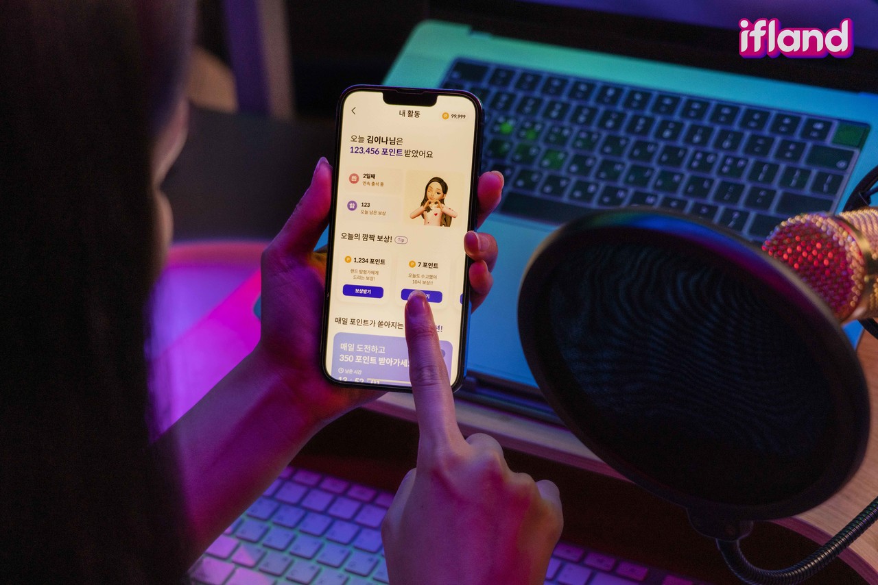 SK텔레콤은 메타버스 플랫폼 이프랜드에 크레에이터 중심의 메타버스 생태계 확대를 위한 경제 시스템를 도입하고, 아바타 코스튬 제작을 위한 ‘이프랜드 스튜디오’를 오픈하는 등 대규모 서비스 업데이트를 시행했다. [사진=SK텔레콤]