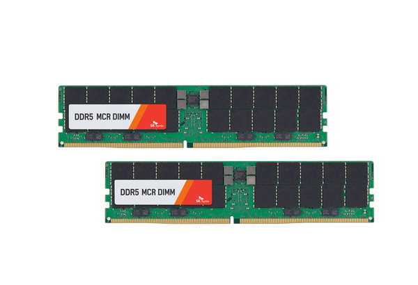 SK하이닉스가 세계 최초로 최고속 서버용 D램 재품인 DDR5 MCR DIMM 샘플 개발에 성공했다. [사진=SK하이닉스]