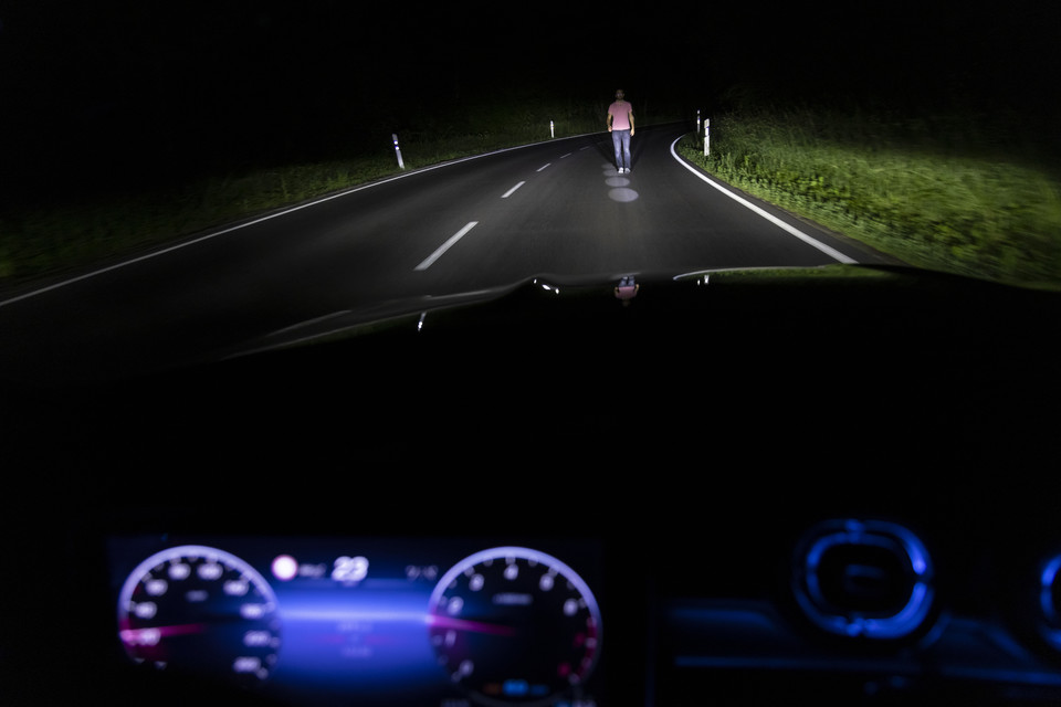 자동차 헤드램프는 LED 기술의 발전과 보급으로 일대 전환을 맞이한다. [사진=메르세데스-벤츠]