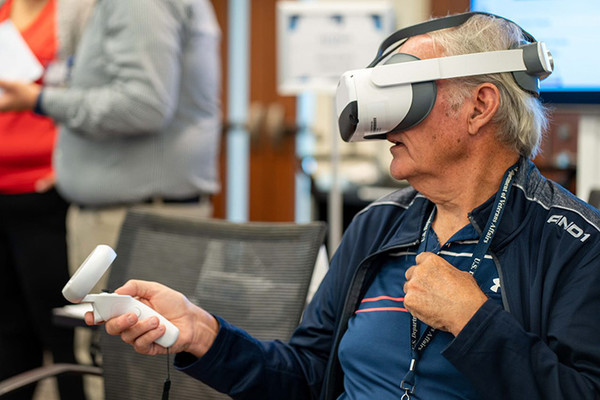 미국 플로리다주 올랜도 연구팀은 VR 기기로 급성 및 만성 통증을 완화하는 솔루션을 개발하고 있다 [사진=미국 재향군인회]
