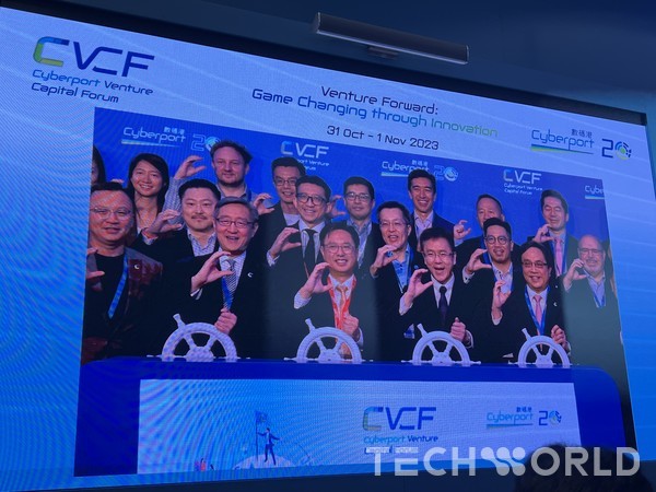 (왼쪽 4번째) 홍콩 혁신기술산업부 선 동 장관은 사이버포트에 대해 투자, 기술 및 스타트업 커뮤니티를 연결하는 자리라고 평가했다 [사진=양승갑 기자]