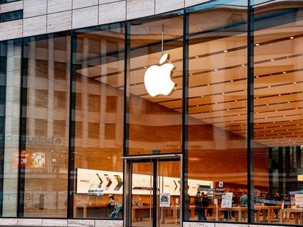 월스트리저널은  '투자자들은 애플의 새로운 아이폰을 사지 않는다'는 기사를 내고 3분기 실적은 최신 아이폰이 힘차게 출발하지 않았다는 것을 보여준다고 지적했다. [사진=게티이미지뱅크]