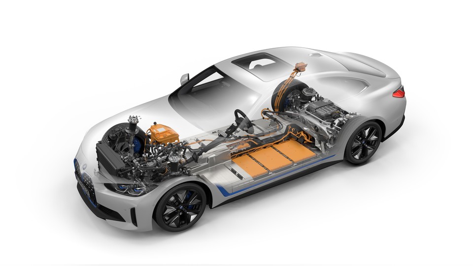 BMW 등 고성능 전기차에 널리 쓰였던 대한민국 배터리의 경쟁력이 빠르게 약화되고 있다. [사진=BMW]