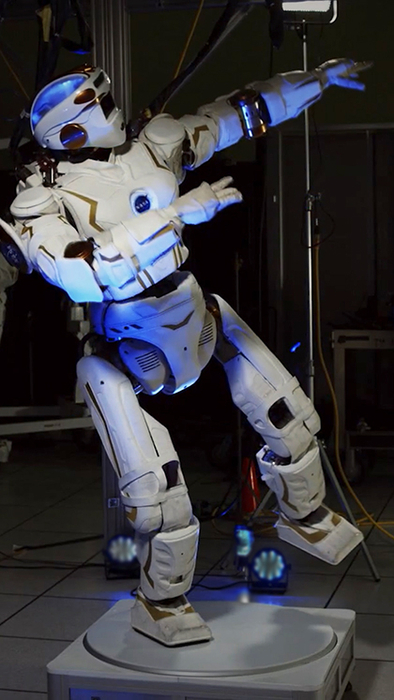 NASA는 인간의 안전한 우주탐사를 위해 휴머노이드 로봇 발키리를 개발하고 있다. [사진=NASA Valkyrie Robot 유튜브]
