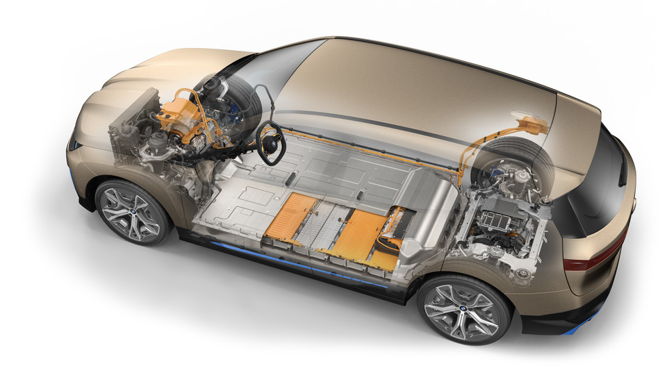 BMW iX 같은 고성능 전기차에 배터리를 공급해 왔던 삼성SDI 등의 K-배터리 제조사들은 그 어떤 곳보다 수준 높은 전고체 배터리 기술력을 보유하고 있다. [사진=BMW]