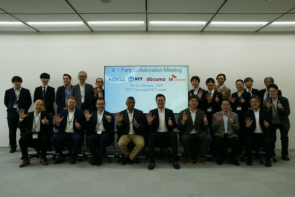 4개사 기술 관계자들이 지난 15일 일본 요코스카시 NTT R&D센터에서 진행된 기술 협력 회의에 참석한 모습. [사진=SKT]