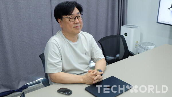 백 대표는 기계 종류와 관계없이 모바일 환경에서 지능적으로 관리됨을 강조했다. [사진=양승갑 기자]