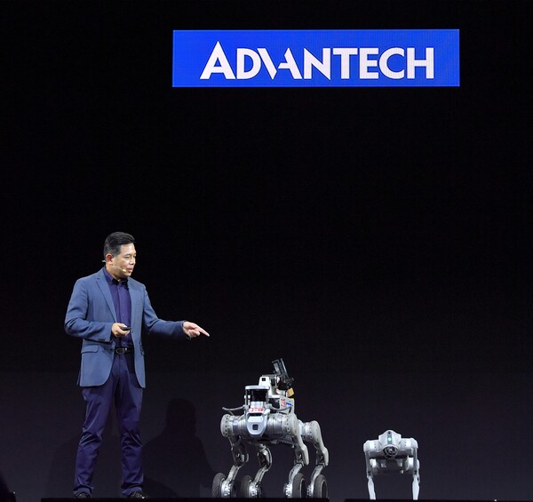 컴퓨텍스 2025 포럼 기조 연설에서 어드밴텍 Embedded 사업부 밀러 창사장이 발표하고 있는 모습 [사진=어드밴텍]