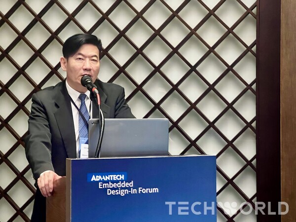 스티브 창 어드밴텍 부사장이 기자간담회에서 어드밴텍의 엣지 AI 전략에 대해 설명하고 있다. [사진=박규찬 기자]