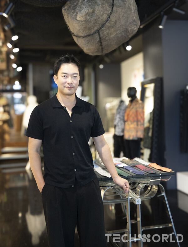 이청청 디자이너는 후배들에게 “AI는 상상을 실현시켜줄 수 있는 훌륭한 도구다. 하지만 도구에 의존하게 되면 오히려 상상력과 기획능력이 퇴화할 수 있다”고 조언했다. [사진=박규찬 기자]