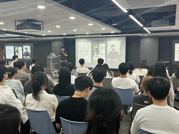 이하늘 소프트스퀘어드 대표가 '2025 너디너리 페스티벌'에서 발표를 진행하고 있다. [사진=소프트스퀘어드]