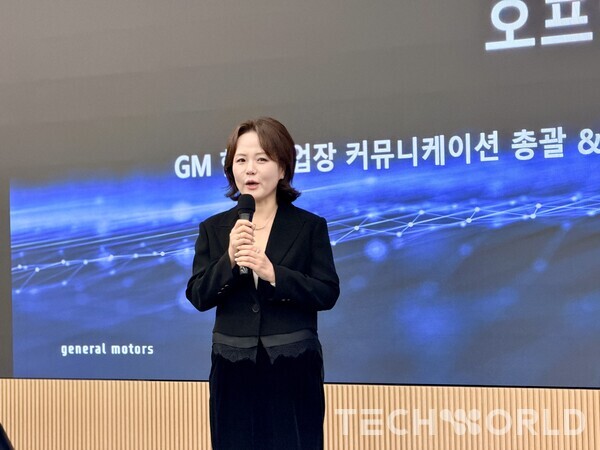 윤명옥 GM 한국사업장 커뮤니케이션 총괄 겸 최고마케팅 책임자(전무)가 인사말을 하고 있는 모습. [사진=박규찬 기자]