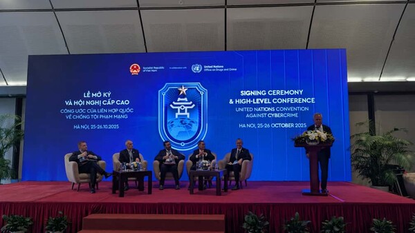 카스퍼스키는 자사 CEO겸 공동창업자 유진 카스퍼스키가 지난 10월25일부터 26일까지 양일간 베트남 하노이에서 열린 유엔 총회의 사이버 범죄 관련 대응을 위한 국제 조약인 UN 사이버범죄 협약(일명 하노이 협약)에 참석해 전세계 지도자 및 정책 입안자들과 함께 사이버범죄 대응을 위한 국제 협력을 강화한다고 밝혔다. [제공=카스퍼스키]