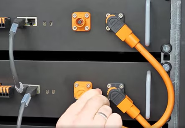 [그림3] 배터리 극 커넥터를 사용하면 모듈식 BESS에서 효율적으로 빠르게 연결할 수 있으며 이러한 커넥터는 안전성 및 효율성을 지원하는 데 중요하다. [출처=바이드뮬러]