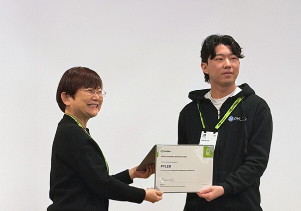 파이널리스트 인증서를 수여받는 오재호 대표. [사진=파일러]