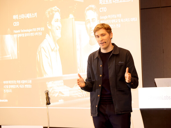 발표하고 있는 마티 스타니셰프스키 일레븐랩스 공동 창업자겸 CEO [제공=일레븐랩스]