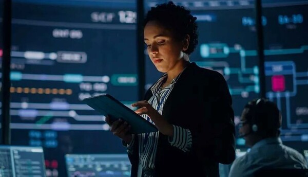 에이전틱 AI 도입 위협하는 ‘신뢰’ 격차, 기업 66% “실시간 데이터는 필수”