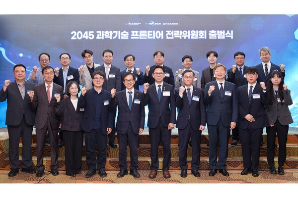 광복 100주년 향한 ‘2045 프런티어 전략’ 본격 착수…AI 민생 10대 프로젝트도 본격 시동